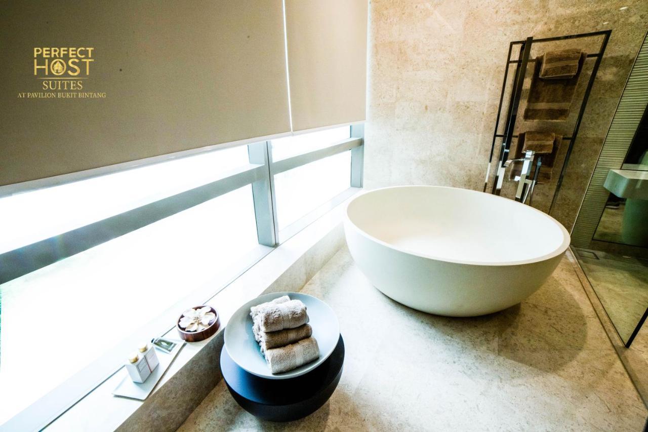 Ph Suites At Pavilion Bukit Bintang Kuala Lumpur Bagian luar foto Bathroom at the hotel